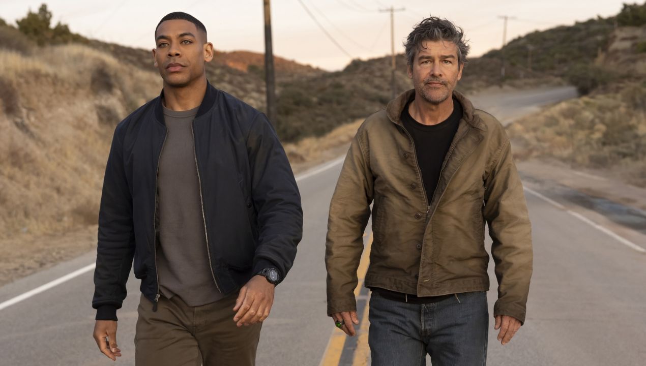 Kyle Chandler en Aaron Pierre in Lanterns