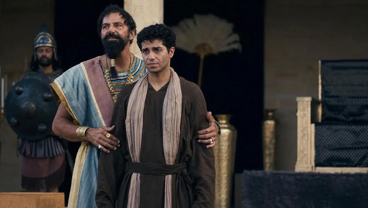 Mena Massoud als Daniel in Daniel and the Fiery Furnace